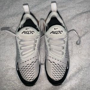 NIKE Air Max 270 Size: Women’s 7.5